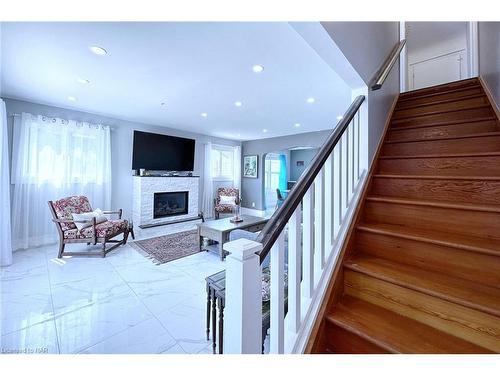 15 Oakridge Crescent, Port Colborne, ON - Indoor With Fireplace