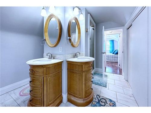 15 Oakridge Crescent, Port Colborne, ON - Indoor Photo Showing Bathroom