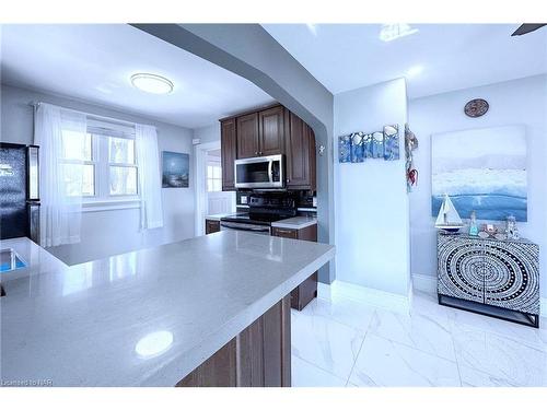 15 Oakridge Crescent, Port Colborne, ON - Indoor Photo Showing Kitchen