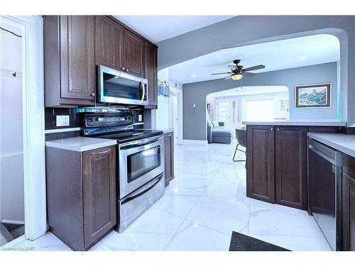 15 Oakridge Crescent, Port Colborne, ON - Indoor Photo Showing Kitchen