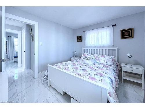 15 Oakridge Crescent, Port Colborne, ON - Indoor Photo Showing Bedroom