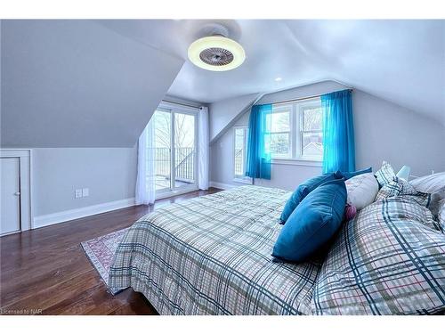 15 Oakridge Crescent, Port Colborne, ON - Indoor Photo Showing Bedroom