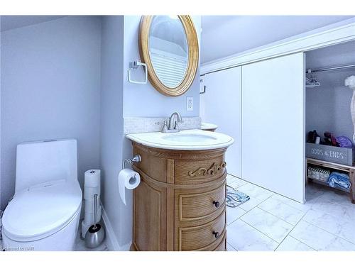 15 Oakridge Crescent, Port Colborne, ON - Indoor Photo Showing Bathroom