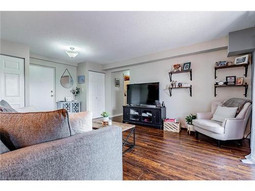 320-72 Main Street E, Port Colborne, ON - Indoor Photo Showing Living Room