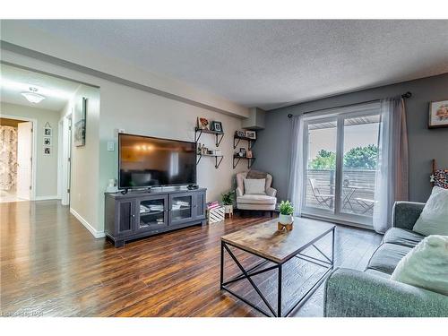 320-72 Main Street E, Port Colborne, ON - Indoor Photo Showing Living Room