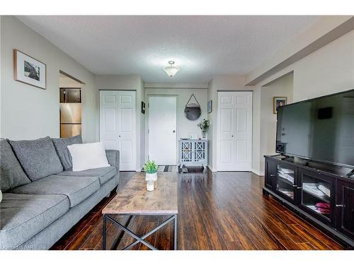 320-72 Main Street E, Port Colborne, ON - Indoor Photo Showing Living Room