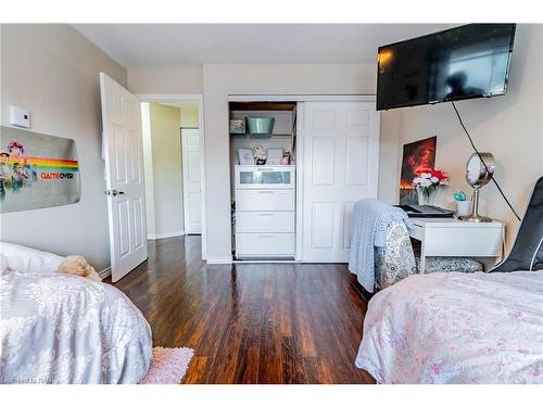 320-72 Main Street E, Port Colborne, ON - Indoor Photo Showing Bedroom