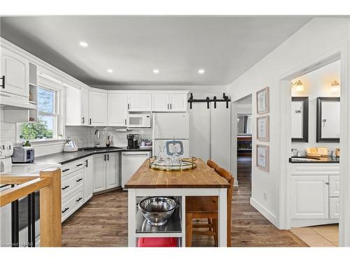 1329 Niagara Stone Road, Niagara-On-The-Lake, ON - Indoor Photo Showing Kitchen