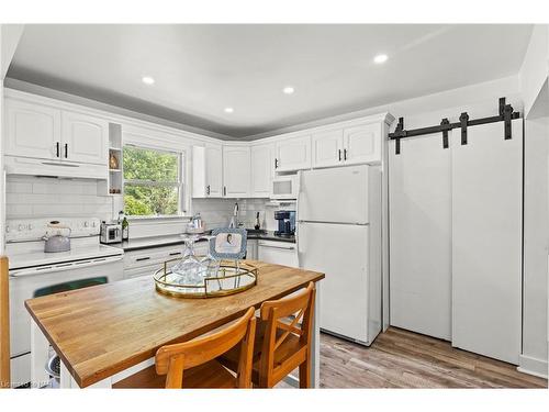 1329 Niagara Stone Road, Niagara-On-The-Lake, ON - Indoor Photo Showing Kitchen