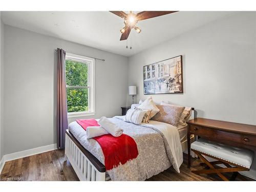 1329 Niagara Stone Road, Niagara-On-The-Lake, ON - Indoor Photo Showing Bedroom