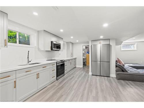 1329 Niagara Stone Road, Niagara-On-The-Lake, ON - Indoor Photo Showing Kitchen