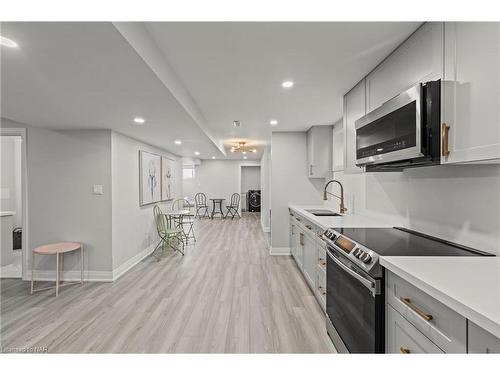 1329 Niagara Stone Road, Niagara-On-The-Lake, ON - Indoor Photo Showing Kitchen With Upgraded Kitchen