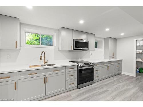 1329 Niagara Stone Road, Niagara-On-The-Lake, ON - Indoor Photo Showing Kitchen