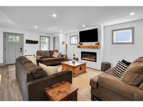 333 Eastwood Avenue, Crystal Beach, ON - Indoor Photo Showing Living Room With Fireplace