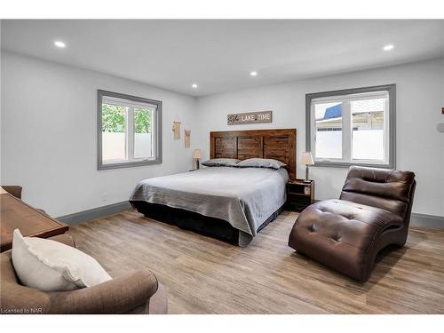 333 Eastwood Avenue, Crystal Beach, ON - Indoor Photo Showing Bedroom