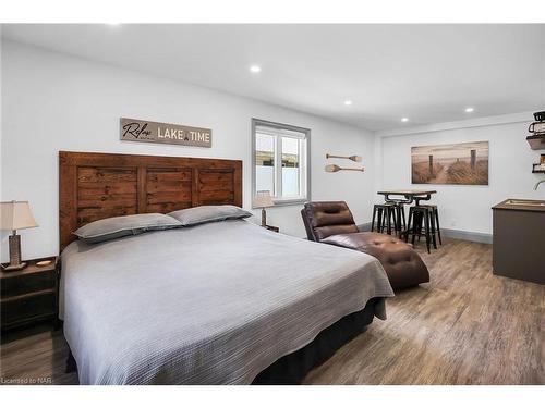 333 Eastwood Avenue, Crystal Beach, ON - Indoor Photo Showing Bedroom