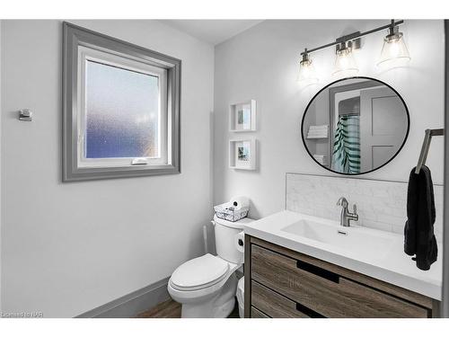 333 Eastwood Avenue, Crystal Beach, ON - Indoor Photo Showing Bathroom