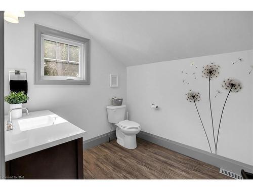 333 Eastwood Avenue, Crystal Beach, ON - Indoor Photo Showing Bathroom