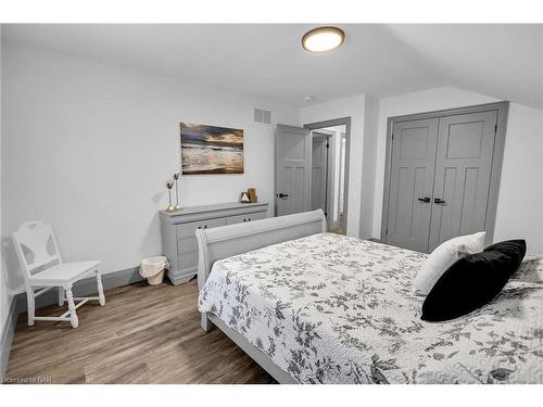 333 Eastwood Avenue, Crystal Beach, ON - Indoor Photo Showing Bedroom