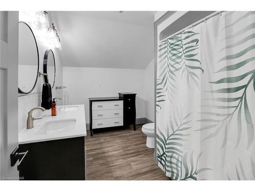 333 Eastwood Avenue, Crystal Beach, ON - Indoor Photo Showing Bathroom