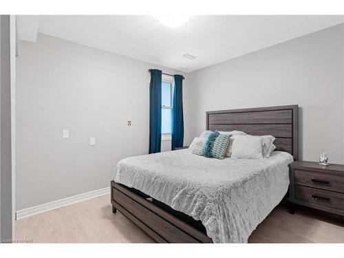 233 Albert Street, Fort Erie, ON - Indoor Photo Showing Bedroom