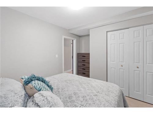 233 Albert Street, Fort Erie, ON - Indoor Photo Showing Bedroom