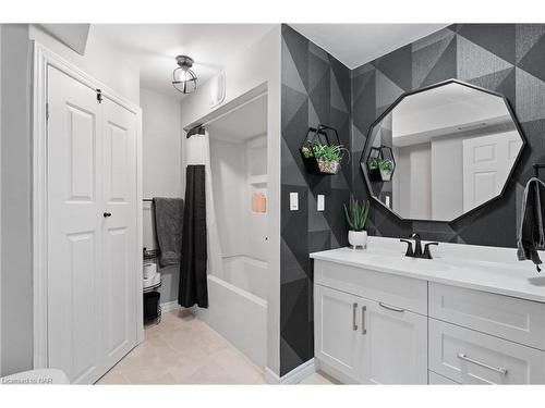 233 Albert Street, Fort Erie, ON - Indoor Photo Showing Bathroom