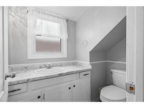 233 Albert Street, Fort Erie, ON - Indoor Photo Showing Bathroom