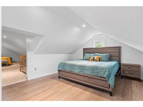 233 Albert Street, Fort Erie, ON - Indoor Photo Showing Bedroom