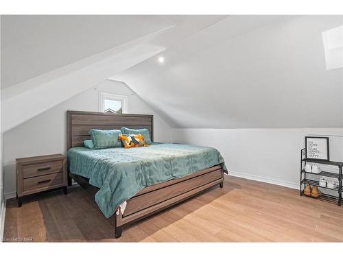 233 Albert Street, Fort Erie, ON - Indoor Photo Showing Bedroom