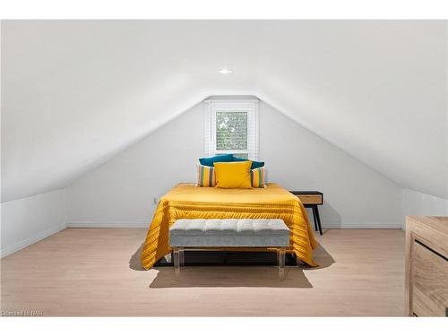 233 Albert Street, Fort Erie, ON - Indoor Photo Showing Bedroom