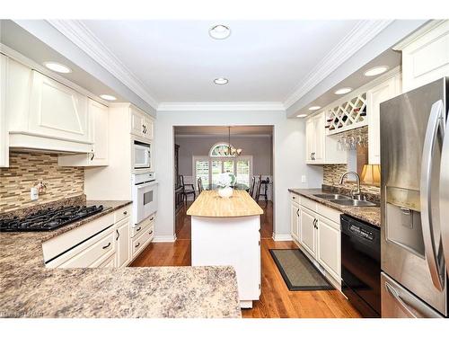 1 Alder Crescent, Pelham, ON - Indoor Photo Showing Kitchen With Double Sink With Upgraded Kitchen