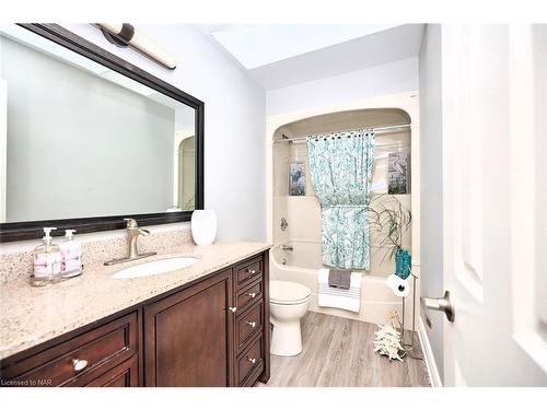 1 Alder Crescent, Pelham, ON - Indoor Photo Showing Bathroom