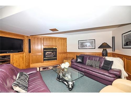 1 Alder Crescent, Pelham, ON - Indoor Photo Showing Living Room With Fireplace