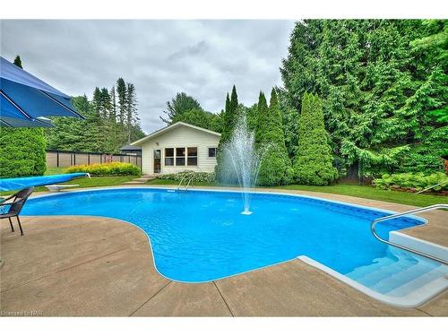 1 Alder Crescent, Pelham, ON - Outdoor With In Ground Pool With Backyard