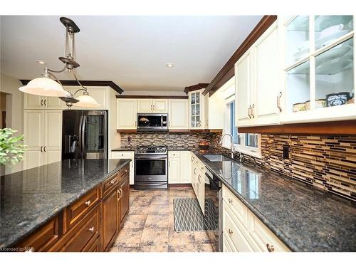 119 Sandra Drive Drive, Fenwick, ON - Indoor Photo Showing Kitchen With Double Sink With Upgraded Kitchen