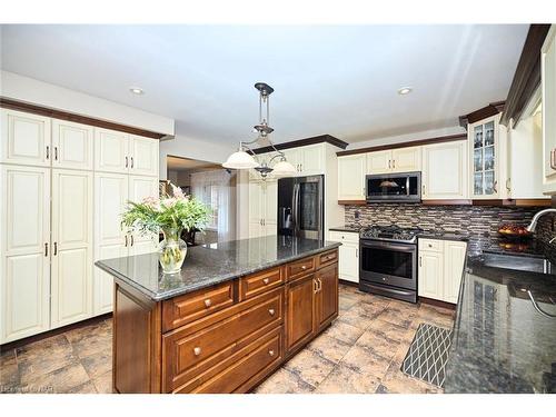 119 Sandra Drive Drive, Fenwick, ON - Indoor Photo Showing Kitchen