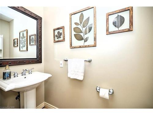 119 Sandra Drive Drive, Fenwick, ON - Indoor Photo Showing Bathroom