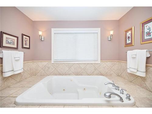 119 Sandra Drive Drive, Fenwick, ON - Indoor Photo Showing Bathroom