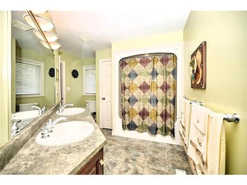 119 Sandra Drive Drive, Fenwick, ON - Indoor Photo Showing Bathroom