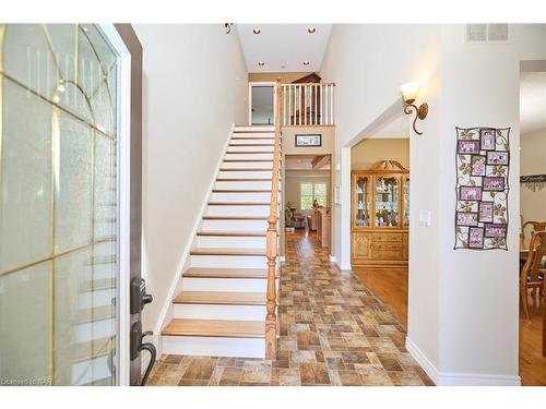 7 Scottdale Court, Fonthill, ON - Indoor Photo Showing Other Room