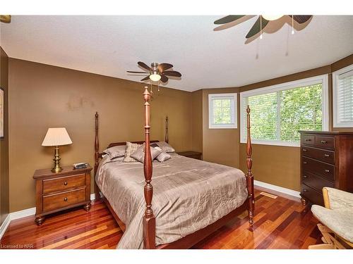 7 Scottdale Court, Fonthill, ON - Indoor Photo Showing Bedroom