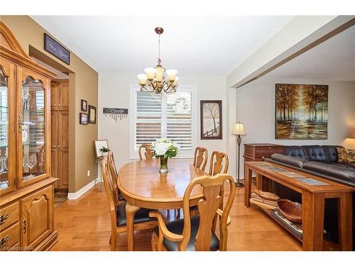 7 Scottdale Court, Fonthill, ON - Indoor Photo Showing Dining Room