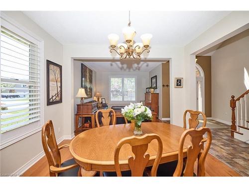 7 Scottdale Court, Fonthill, ON - Indoor Photo Showing Dining Room