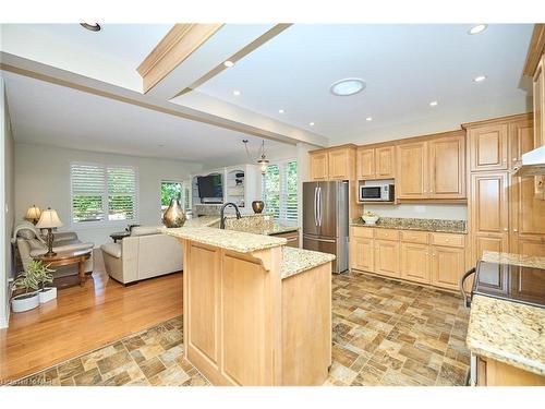 7 Scottdale Court, Fonthill, ON - Indoor Photo Showing Kitchen