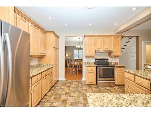 7 Scottdale Court, Fonthill, ON - Indoor Photo Showing Kitchen