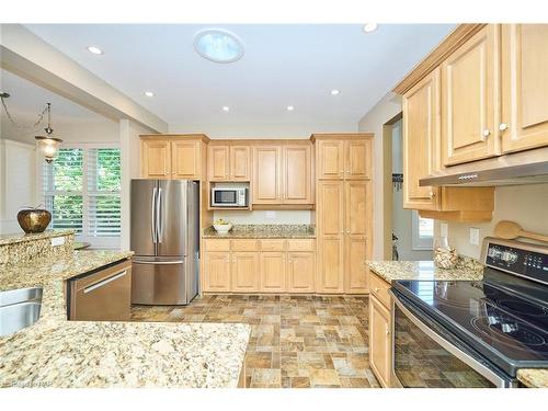 7 Scottdale Court, Fonthill, ON - Indoor Photo Showing Kitchen