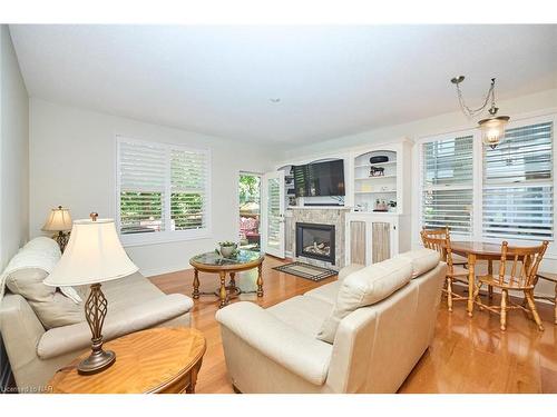 7 Scottdale Court, Fonthill, ON - Indoor Photo Showing Living Room With Fireplace