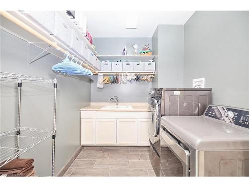 7 Scottdale Court, Fonthill, ON - Indoor Photo Showing Laundry Room