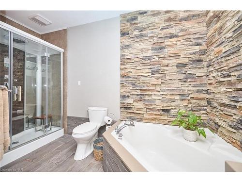 7 Scottdale Court, Fonthill, ON - Indoor Photo Showing Bathroom